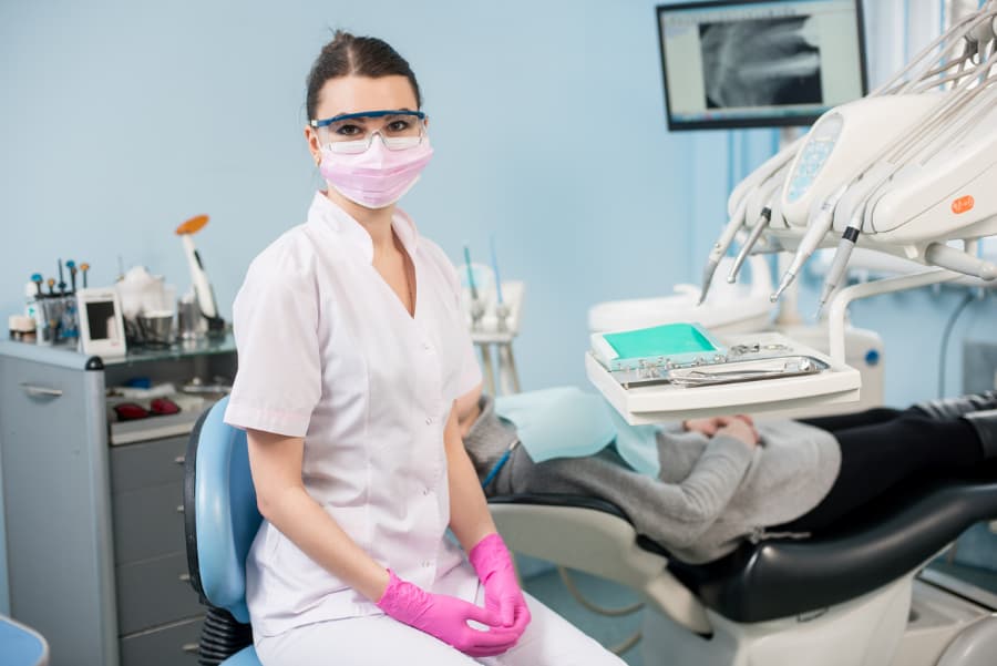 Dental assistant